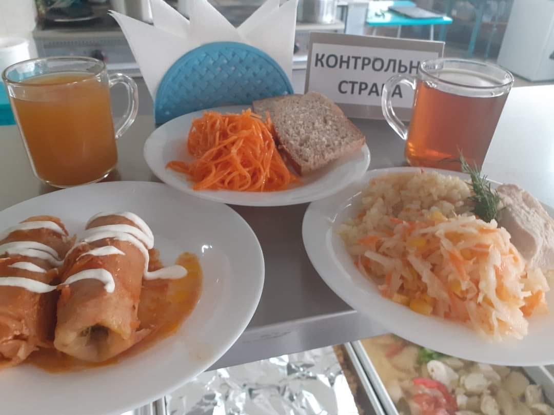 Ученики выбирают блюда по своему вкусу: показали меню и цены в киевской школе (фото)